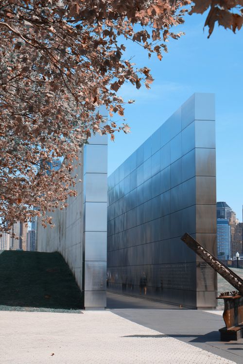 Free View of the Empty Sky Memorial with New York skyline in the background. Stock Photo
