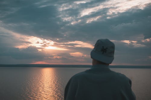 Fotobanka s bezplatnými fotkami na tému breh, čiapka, muž