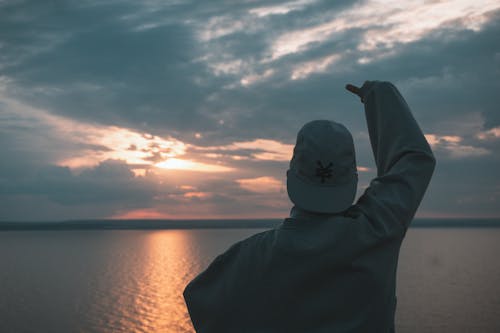 Fotobanka s bezplatnými fotkami na tému breh, čiapka, muž