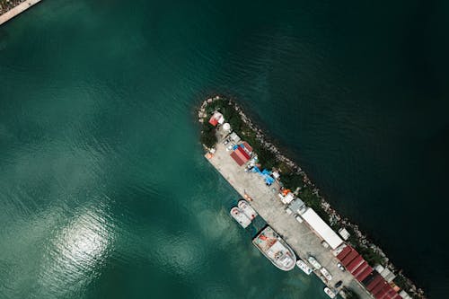 Бесплатное стоковое фото с вид сверху, море, моторные лодки