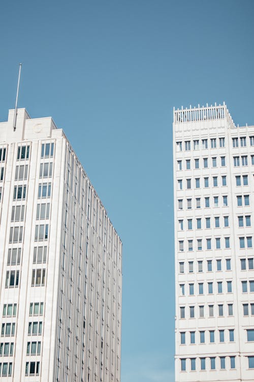 Základová fotografie zdarma na téma bílé mrakodrapy, centra okresů, centrum města