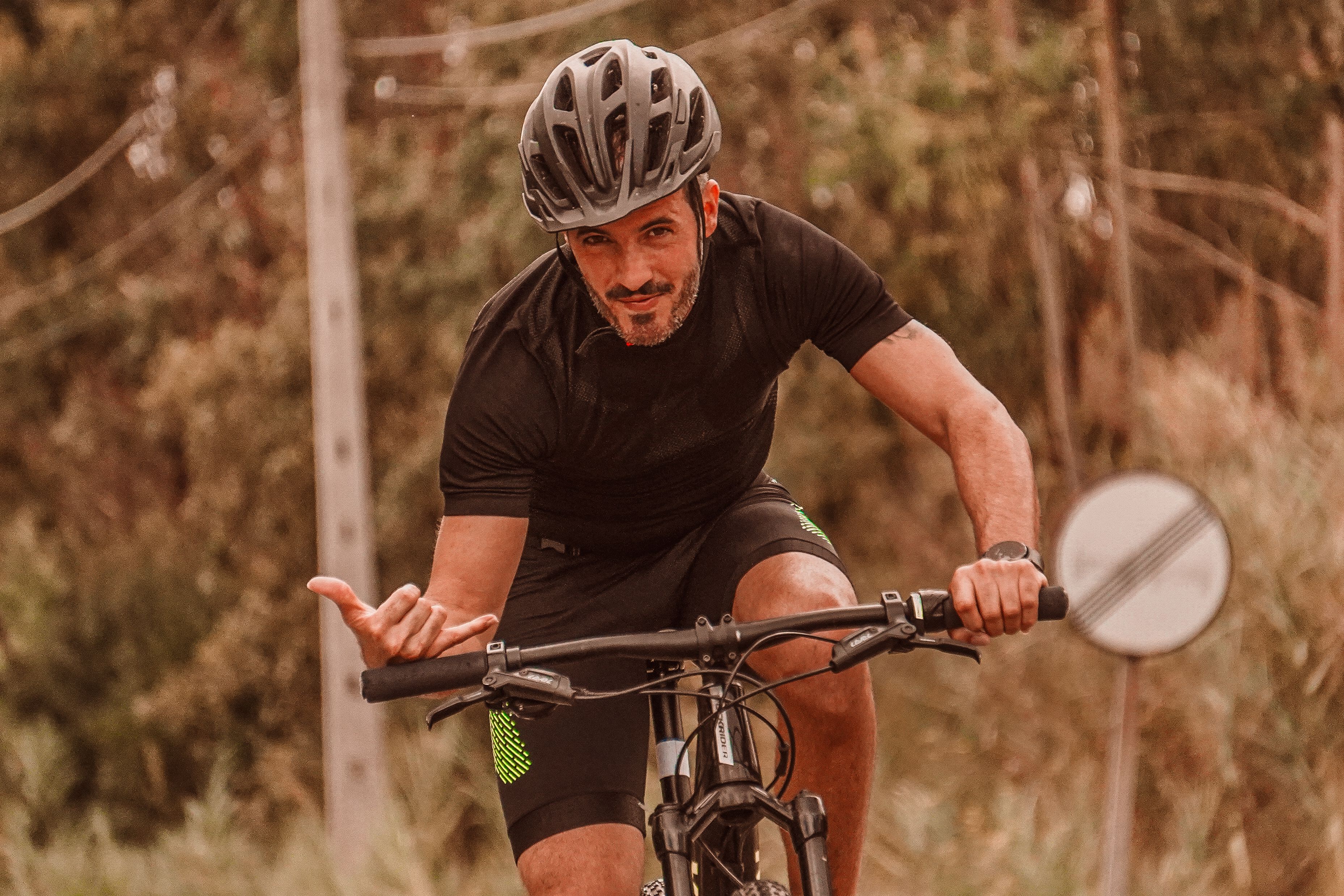 grátis Foto profissional grátis de atleta, bicicleta, capacete Foto profissional