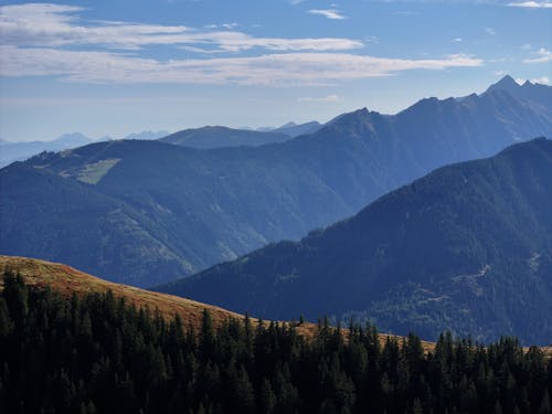 dağlar, manzara, manzaralı içeren Ücretsiz stok fotoğraf