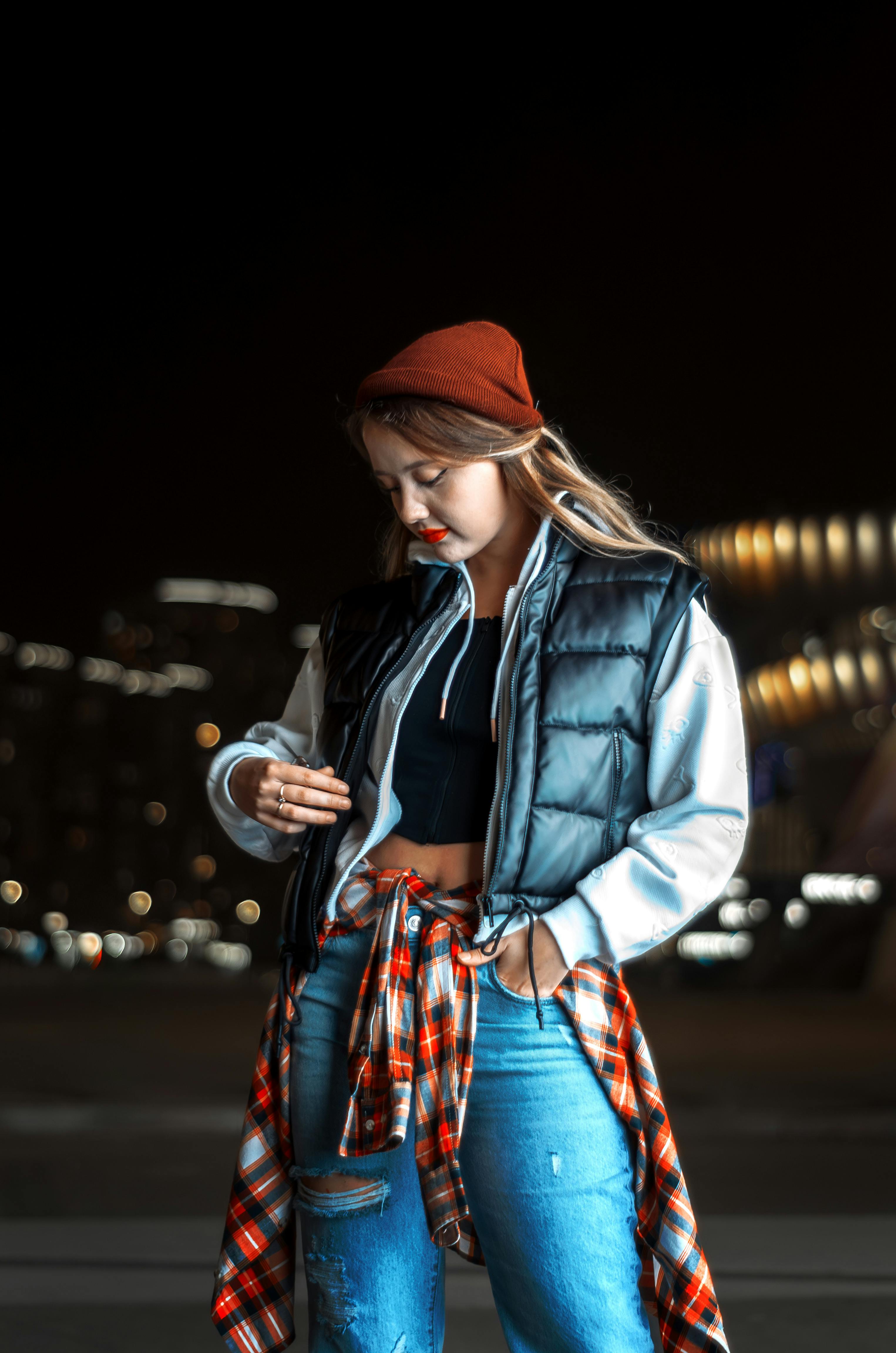 bezplatná Základová fotografie zdarma na téma blond, čepka, červené kostkované Základová fotografie