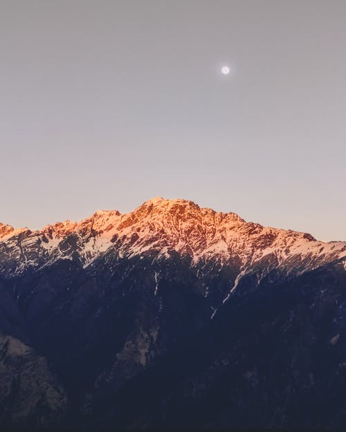 月亮背景, 金色的夕陽, 雪山 的 免費圖庫相片