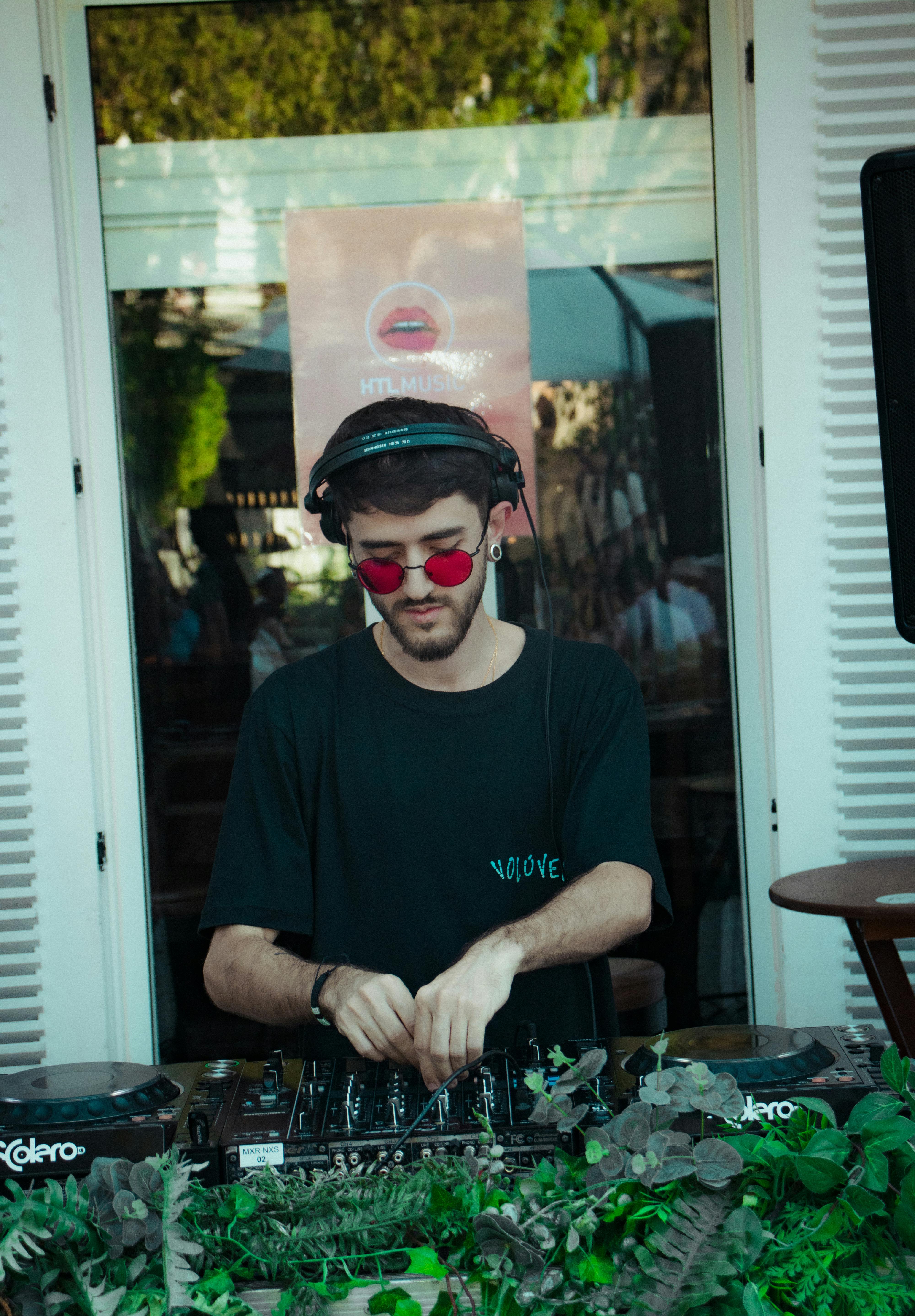 Sound Engineering Tutorials From Sound On Sound -- Technique - Practical Mixing