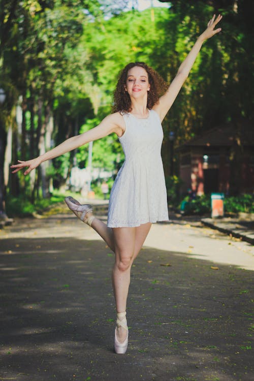 Foto De Bailarina De Ballet En La Calle