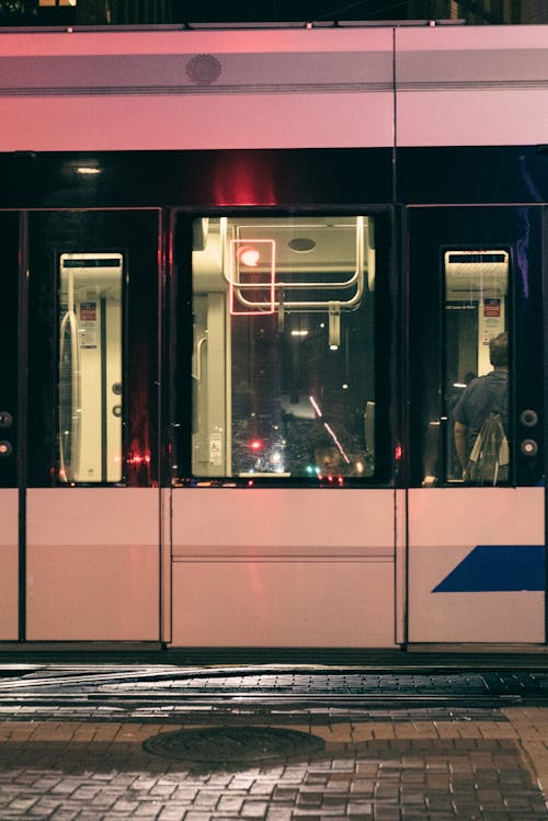 Kostnadsfri bild av fönster, kollektivtrafik, natt