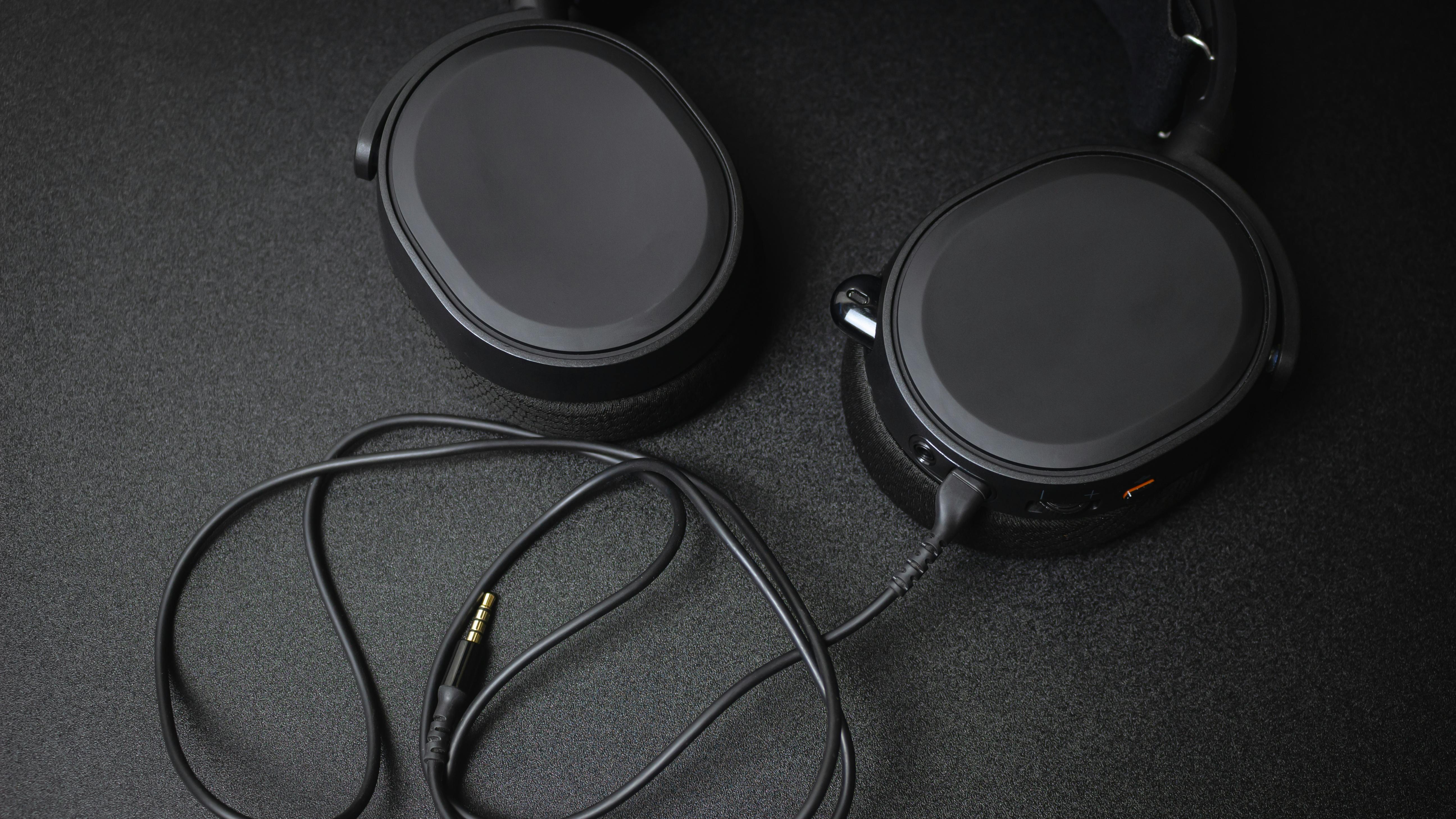 steelseries arctis 7 vs hyperx cloud alpha 2026