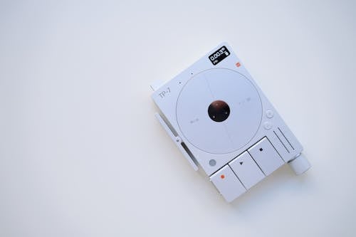 Бесплатное стоковое фото с белый фон, вид сверху, магнитофон
