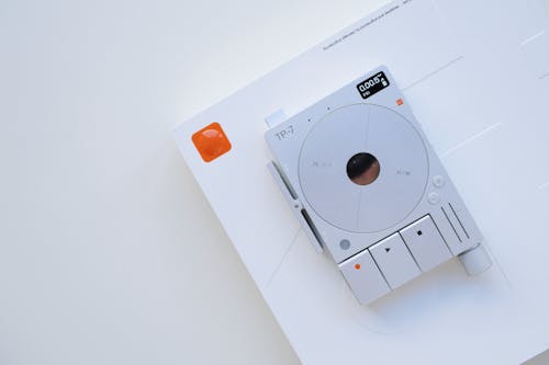 Бесплатное стоковое фото с белый фон, вид сверху, магнитофон