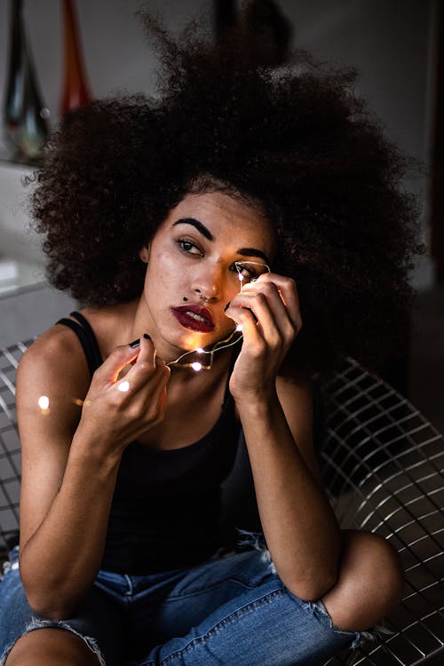 Kostnadsfri bild av afrikansk amerikan kvinna, afro, ansiktsuttryck