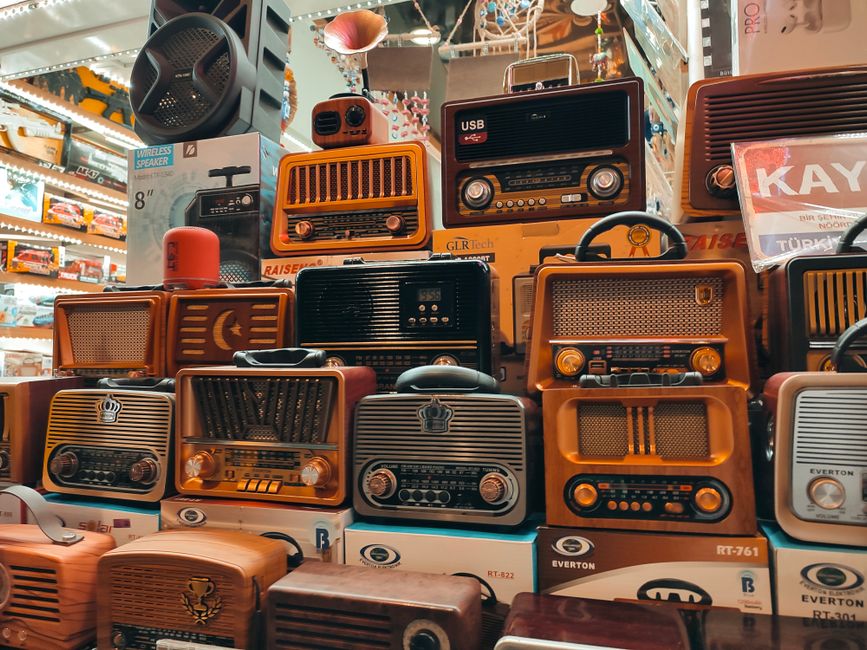 various emergency radio models on a table - crank radio solar various emergency radio models on a table - crank radio solar