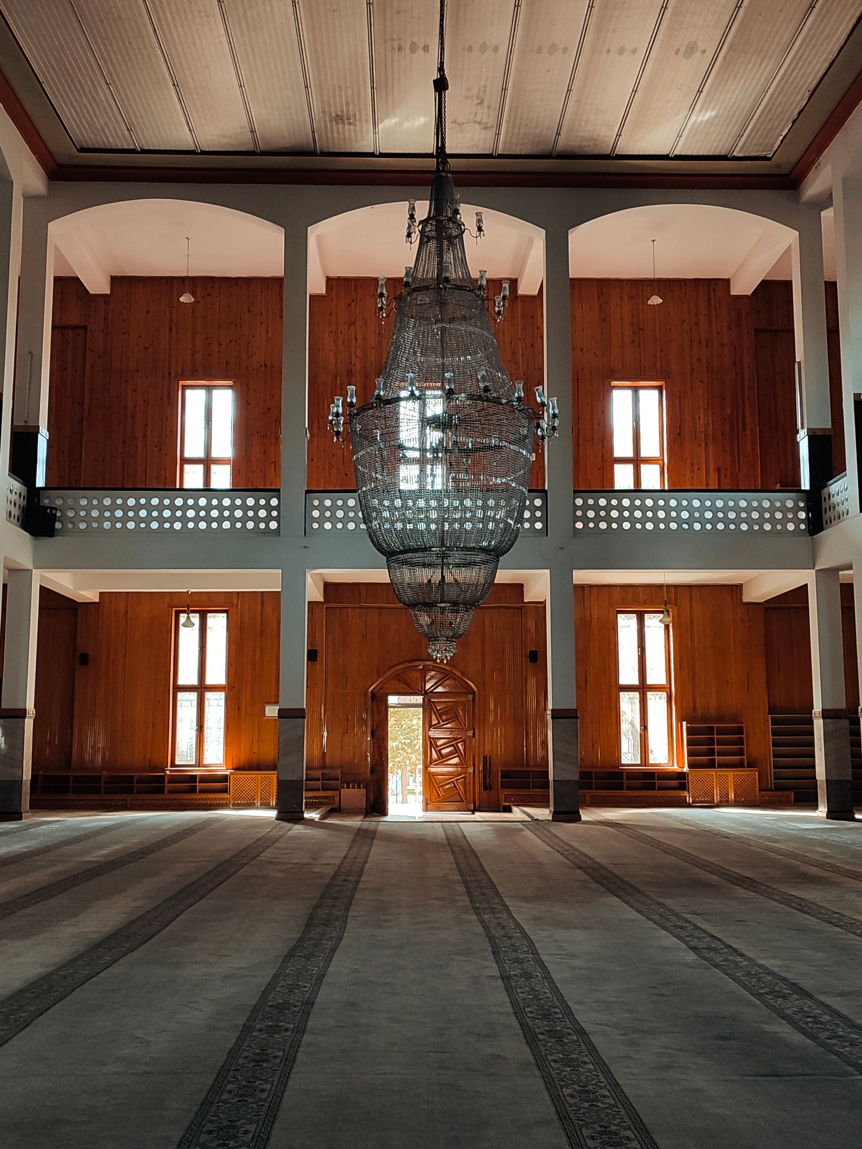 Large Chandelier Hanging in a Mosque · Free Stock Photo
