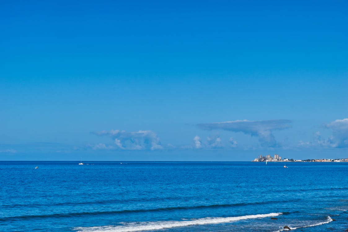 Kostenloses Stock Foto zu atlantischer ozean, blauer himmel, blaues meer