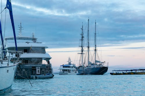 deniz, deniz aracı, gemiler içeren Ücretsiz stok fotoğraf