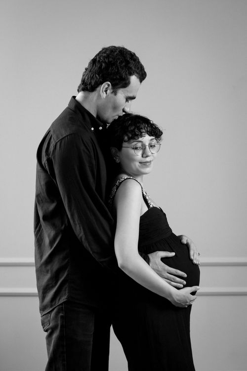 Free Elegant black and white photo of an expecting couple embracing in Baku. Stock Photo