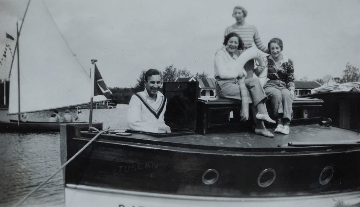 Photos gratuites de bateau, content, échelle des gris