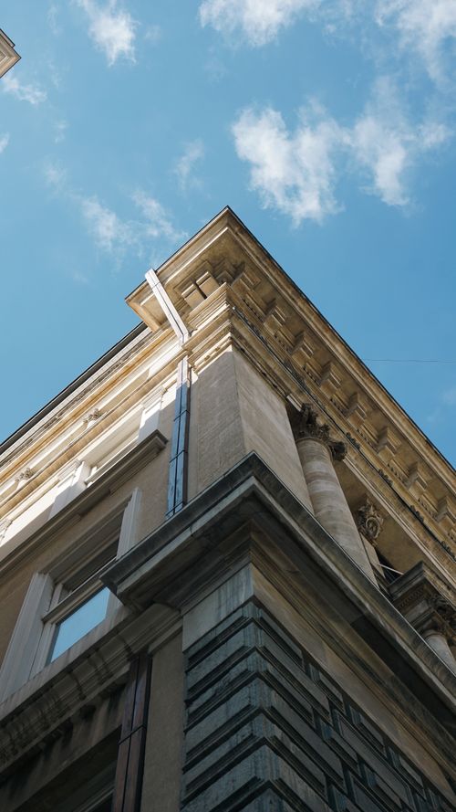 Free Upward shot of classic architectural building against a clear blue sky. Stock Photo