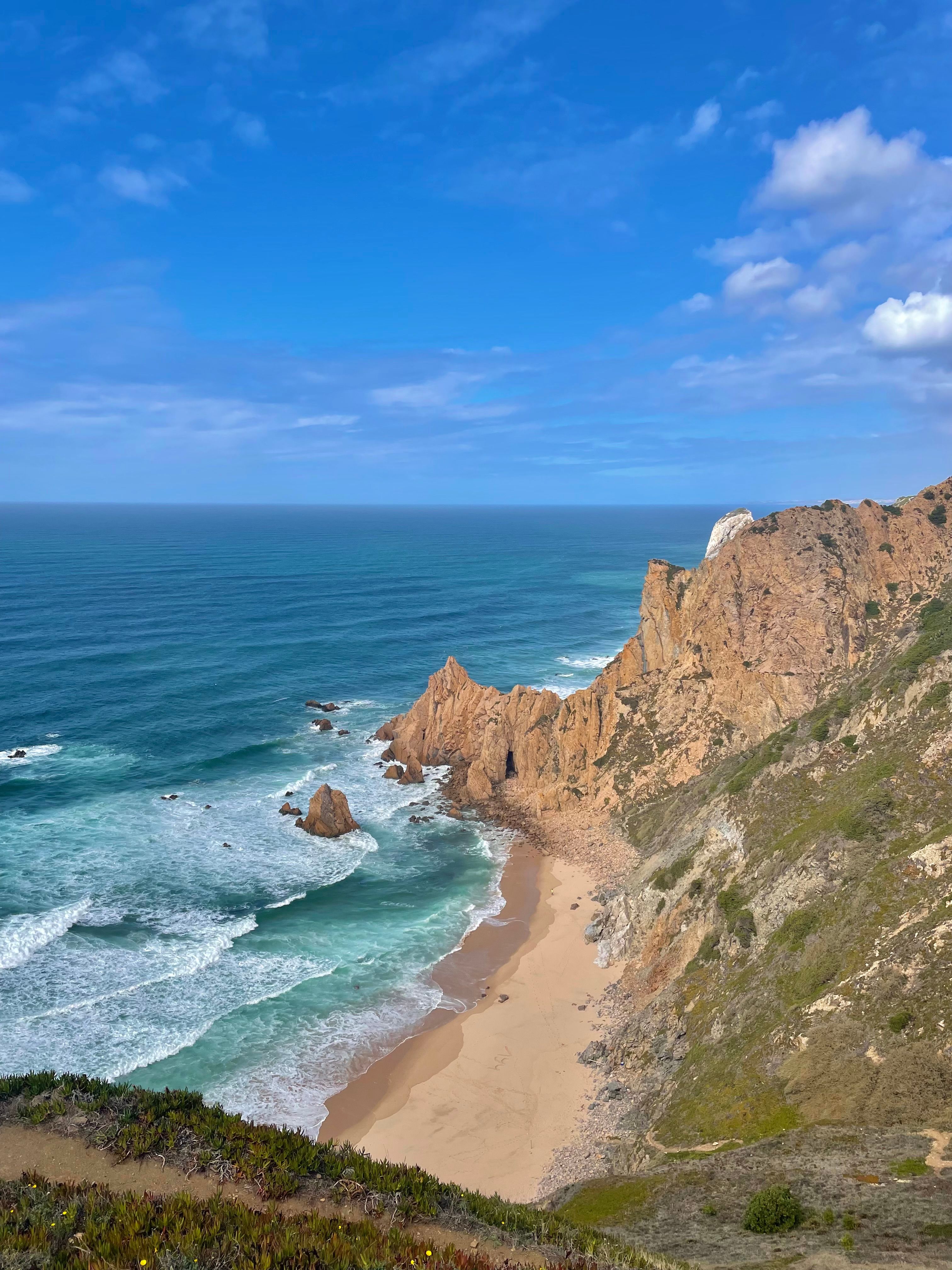 Cliffs by the Shore · Free Stock Photo