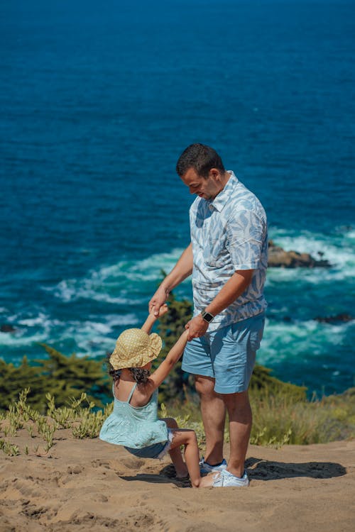 Photos gratuites de bord de mer, caillou, enfant