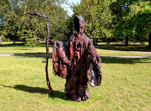 Frieze Sculpture Park 2023 - Josh Smith - "Friend"