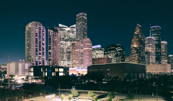 Les gratte-ciel de Houston illuminés la nuit