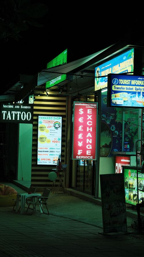 Free Vibrant city street at night featuring illuminated advertisements and signage, perfect for urban travel themes. Stock Photo