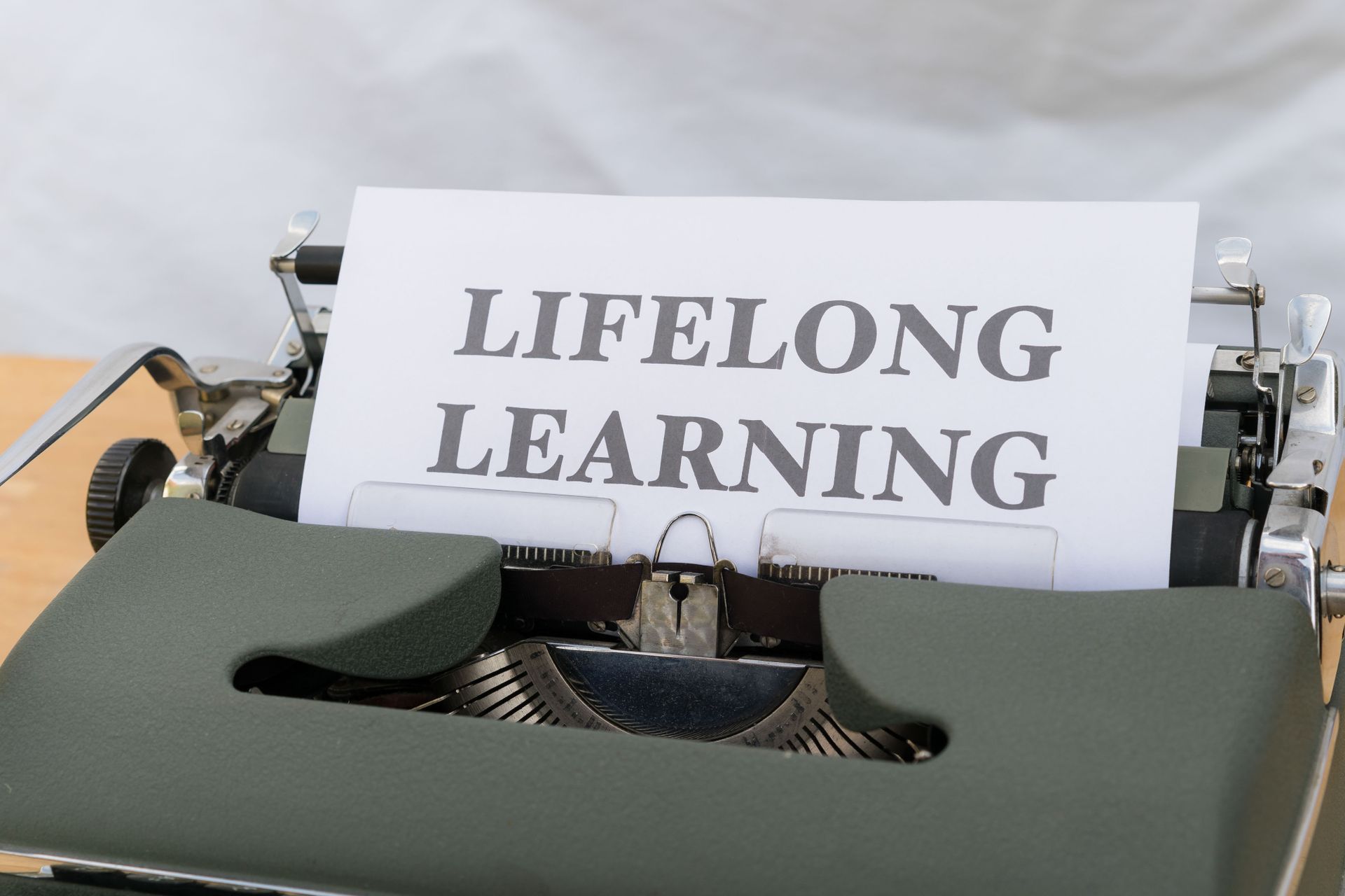 A typewriter with a paper that says life long learning