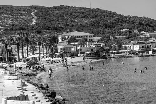 Free A serene black and white beach scene in Foça, İzmir with people enjoying summer. Stock Photo