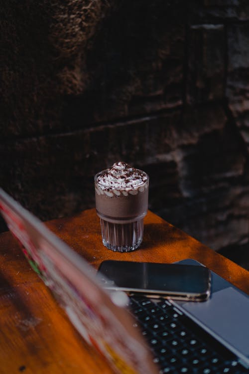 ahşap, barista, çikolata içeren Ücretsiz stok fotoğraf