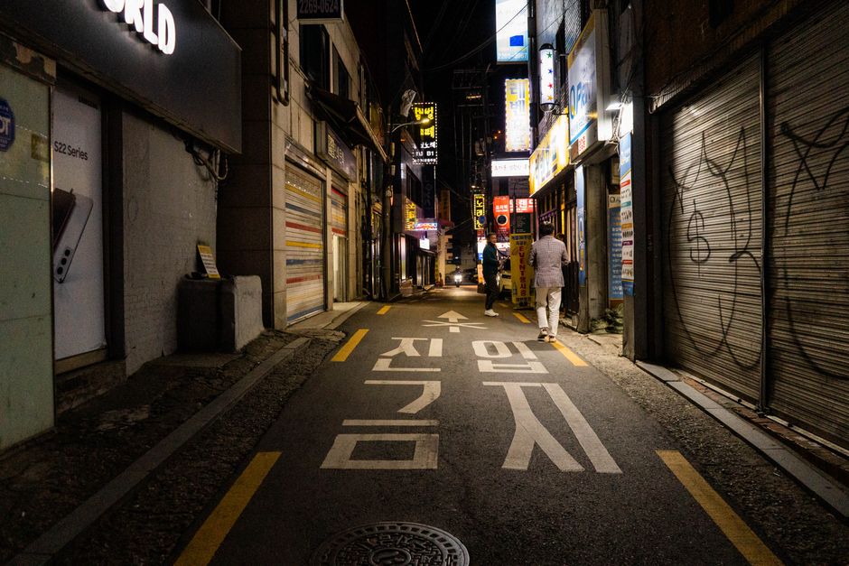 The Only Starter Camera Guide You Need for City Nights in Seoul (Without Breaking the Bank)
