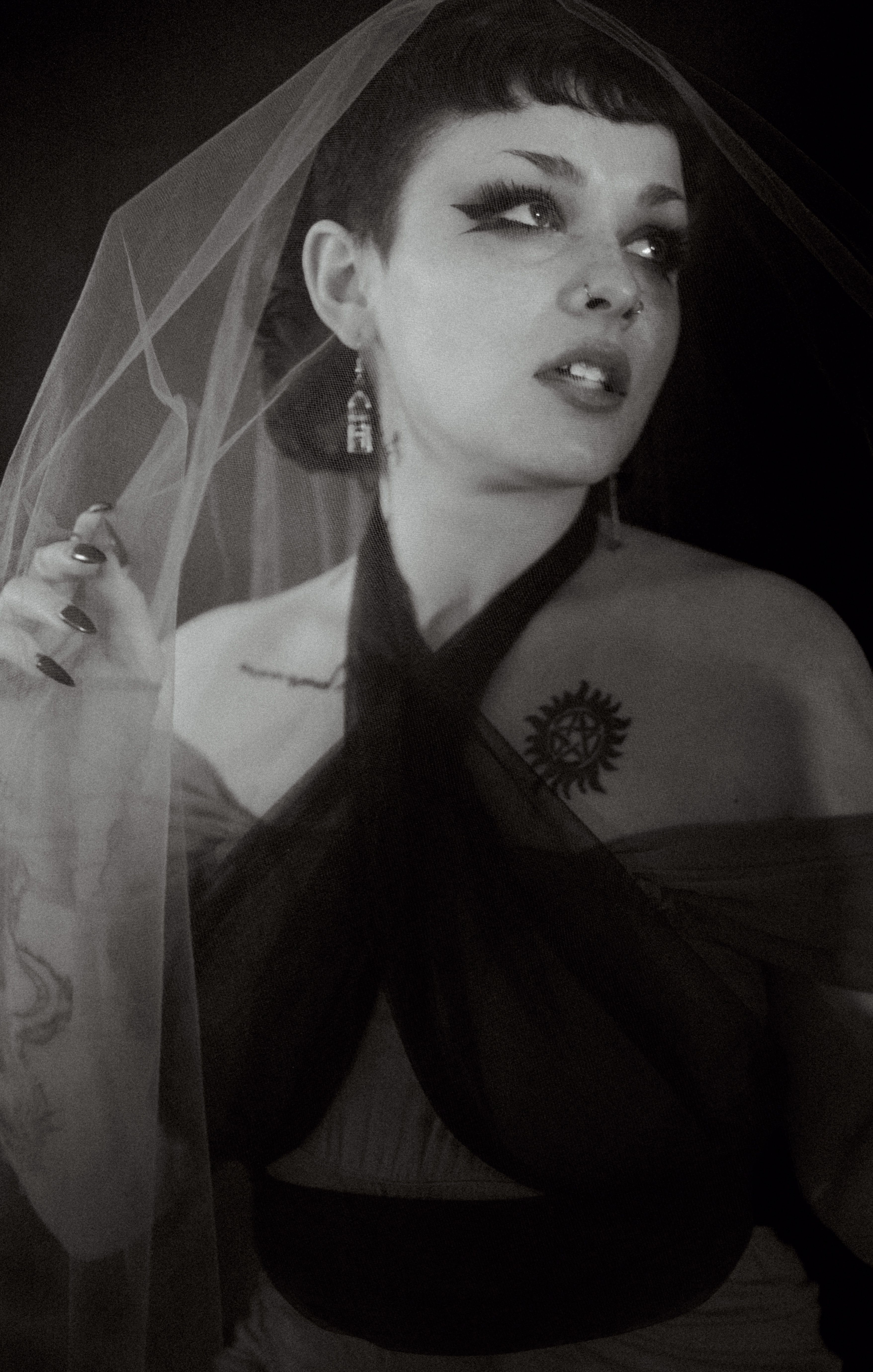 Black and White Portrait of a Young Woman Wearing a Veil · Free Stock Photo
