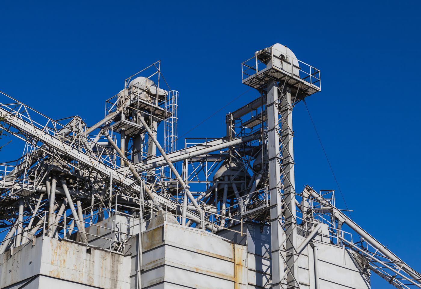 Industrial tanks and pipe structures