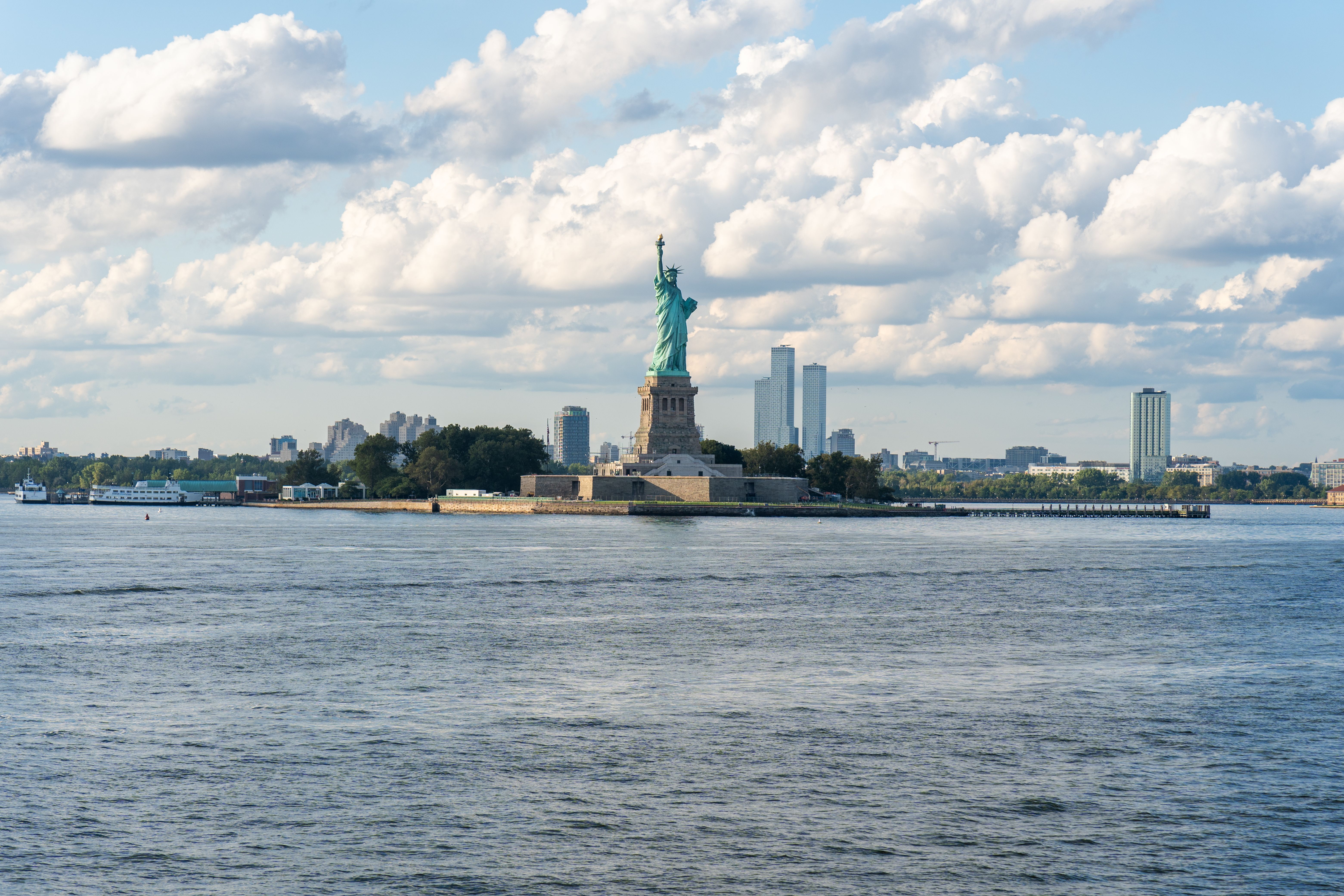Statue of Liberty dan New York untuk biaya visa USA