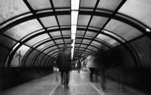 Free Artistic black and white photo of a blurred walkway tunnel in Ankara, Türkiye. Stock Photo