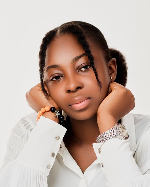 Free Elegant portrait of a black woman in a studio with a white background, showcasing her natural beauty. Stock Photo
