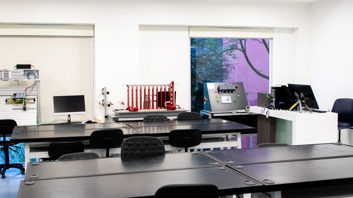 Key Features of LPQ252-CEF