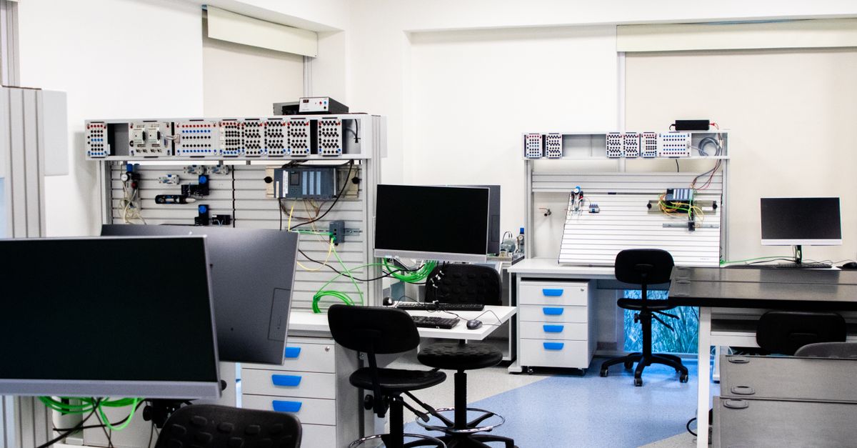 A laboratory with computers and monitors on the desk · Free Stock Photo