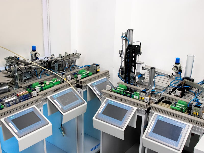 Componentes electrónicos y montaje de proyectos