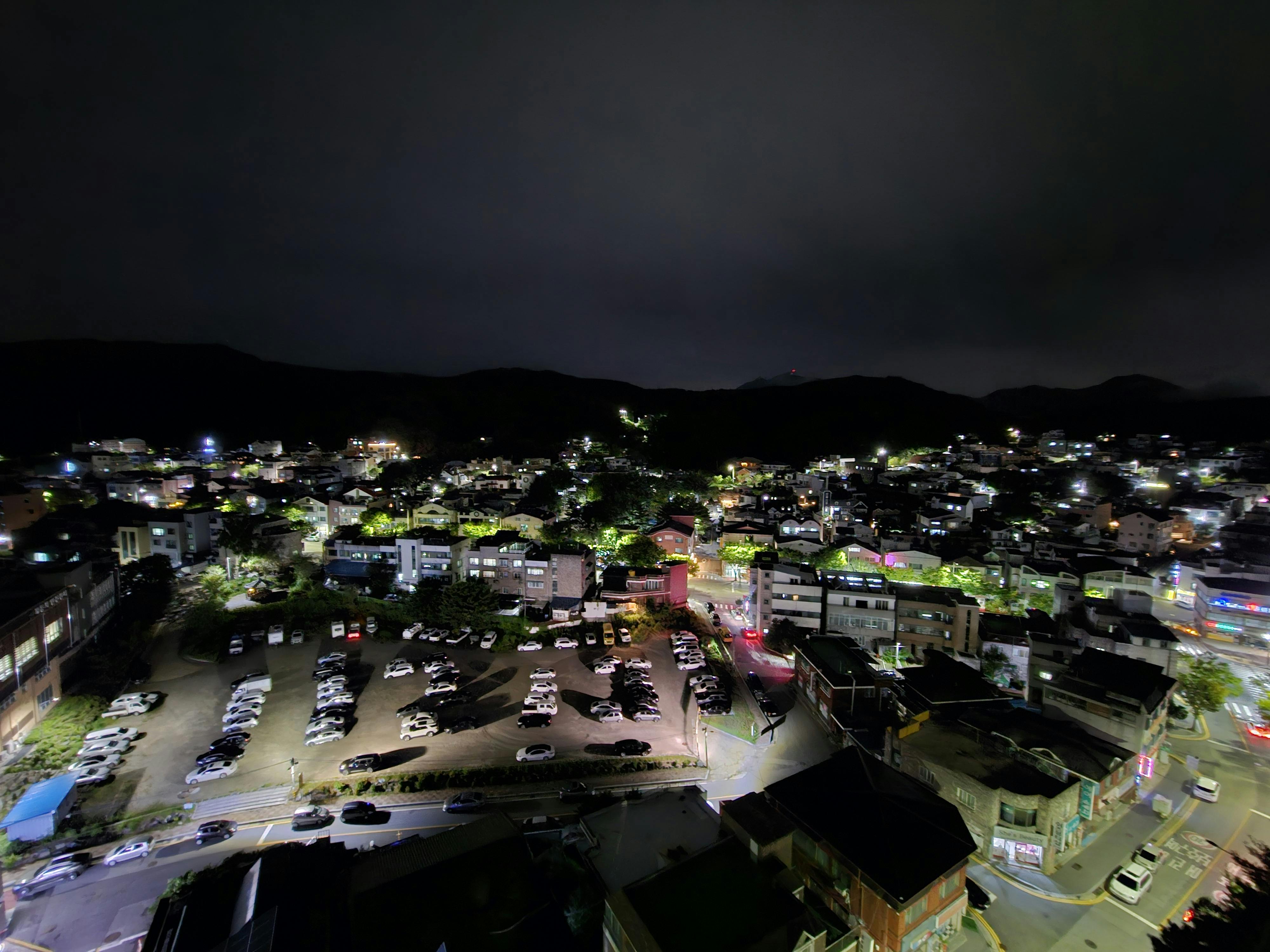 Step-by-step image of sliced vegetables and boiled eggs being arranged on a plate