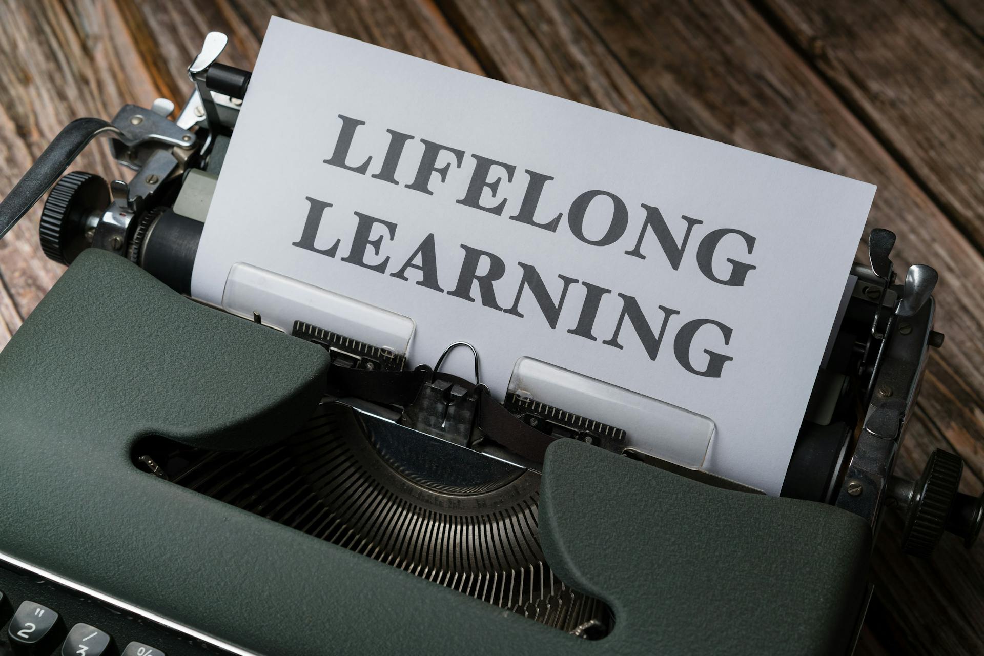 A typewriter with the word long life learning on it