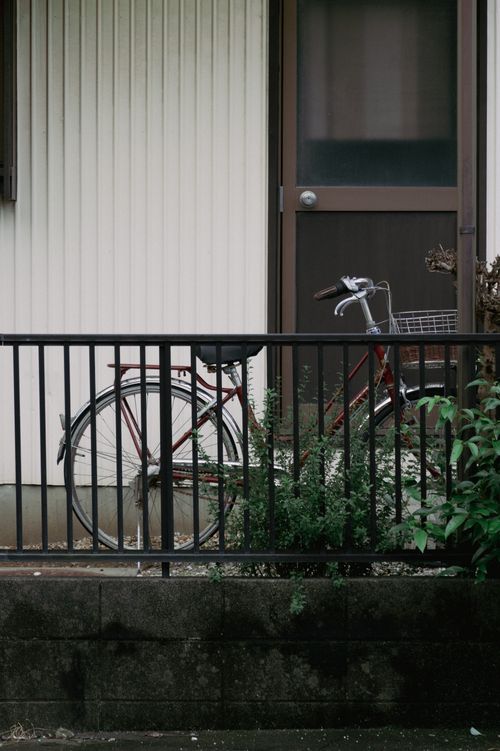 Free A classic bicycle parked by a residential building in Toyohashi, Aichi, Japan. Stock Photo