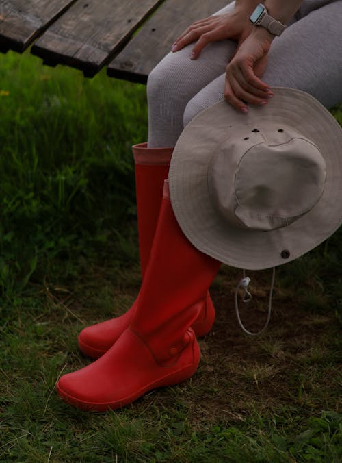 Základová fotografie zdarma na téma červené boty, holinky, klobouk