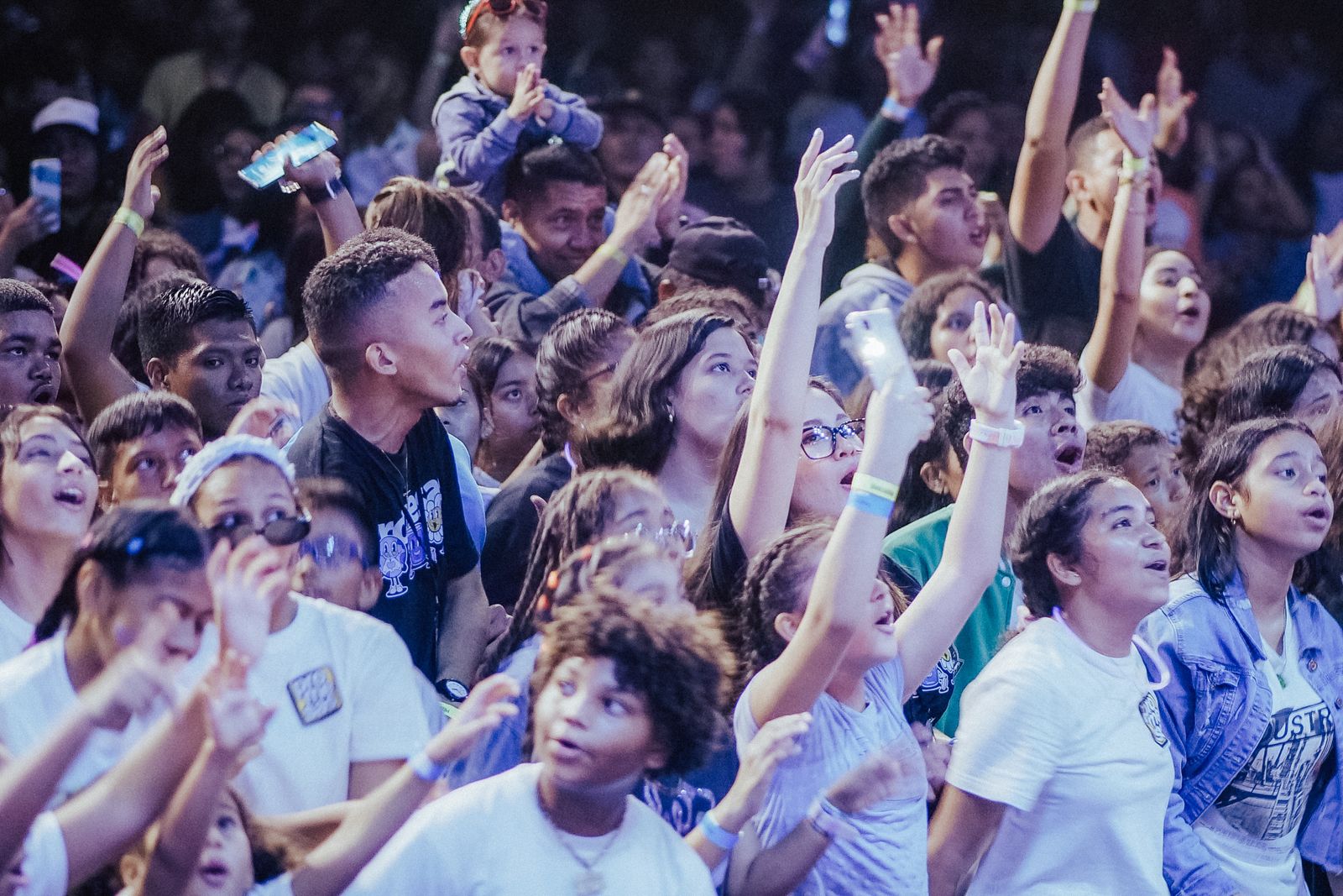 Crowd Loading Audience Standing in an Auditorium during an Event · Free Stock Photo