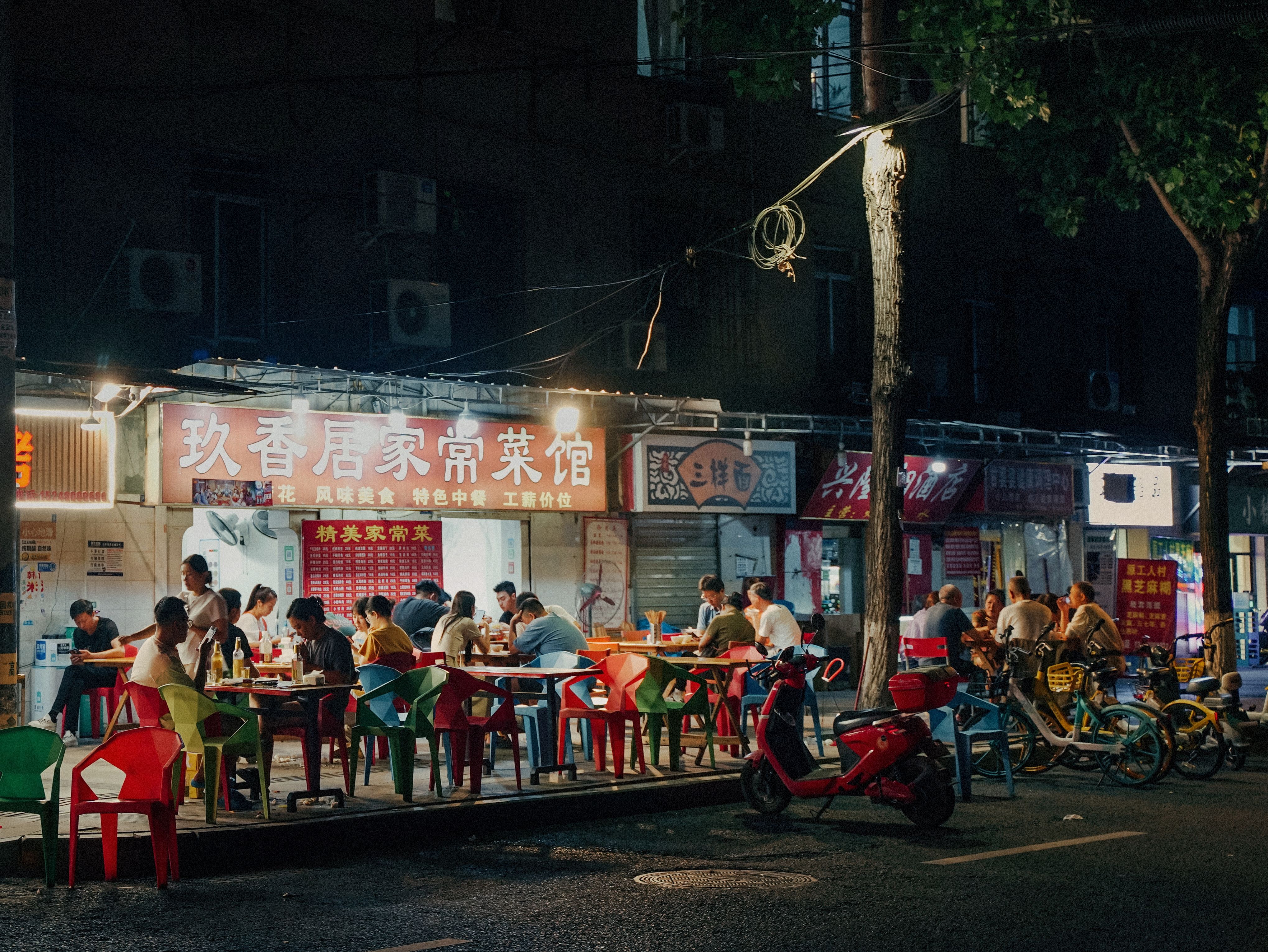 Comerțul exterior al Chinei a depășit previziunile în aprilie, în ciuda tensiunilor