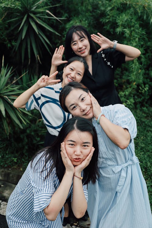 Gratis stockfoto met Aziatische vrouwen, bruin haar, gebaren Stockfoto
