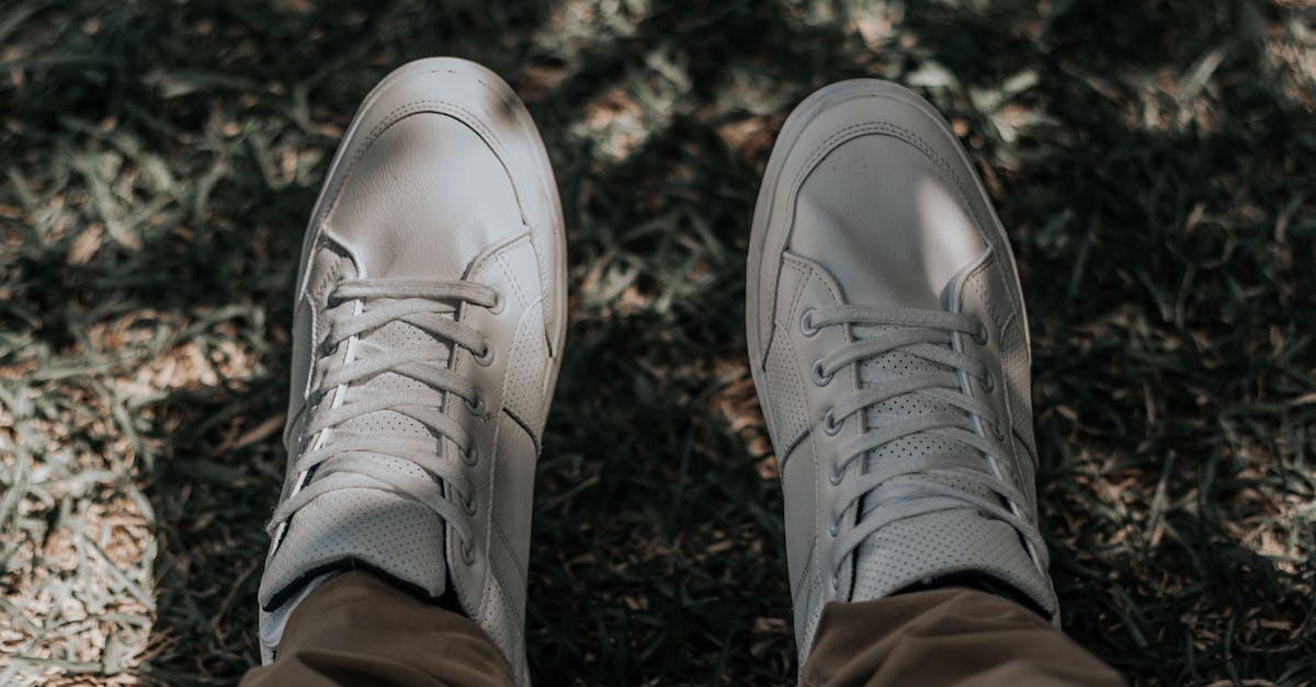 Tennis blanches : styles et tenues à adopter