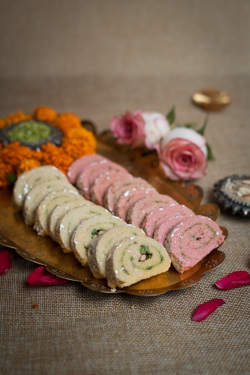 Kaju roll slices