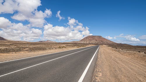 Kostenloses Stock Foto zu asphalt, beratung, blauer himmel